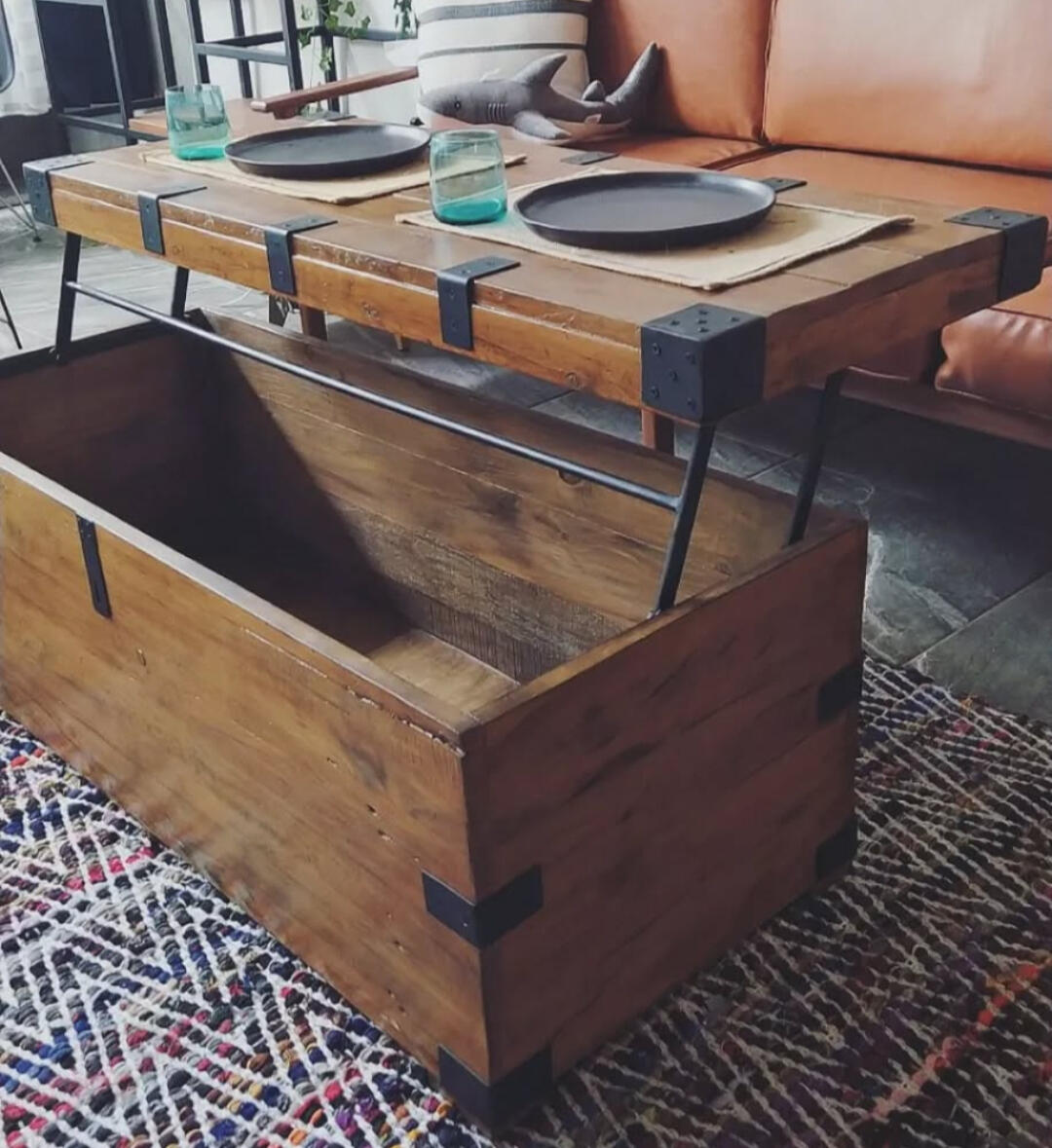 Mesa de baúl antiguo [desde $12,600]